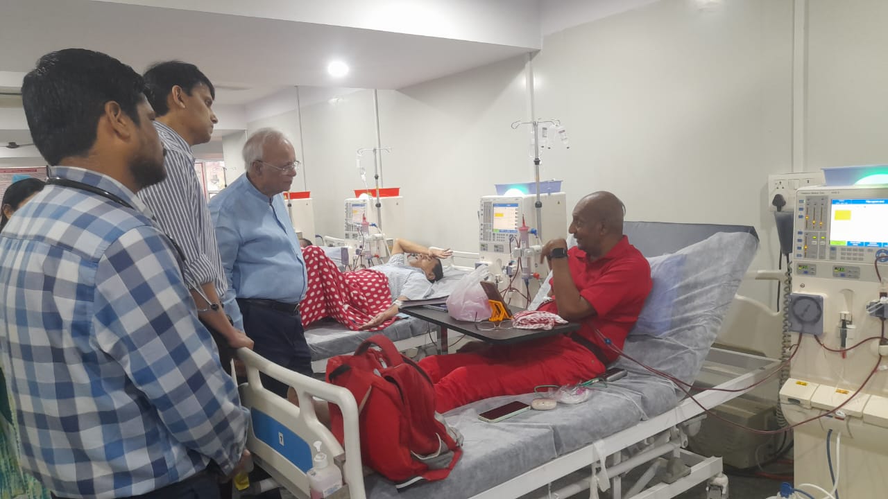 MD, DR. HEMANTH VISITED DIALYSIS CENTRE AND BLOOD CENTRE, KARKHANA - Image 4